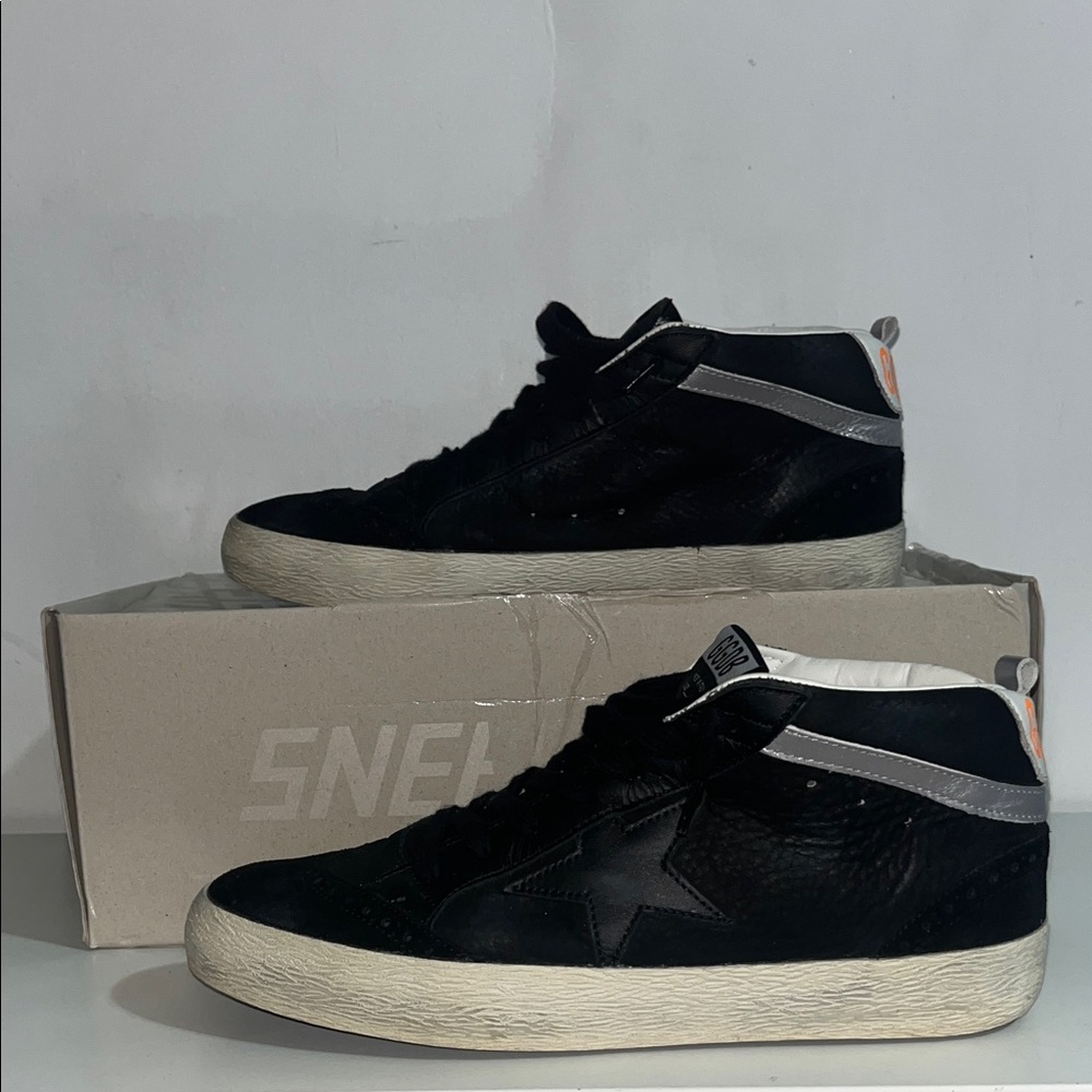 Golden Goose Black and Gray High-Top Sneakers Size 40
Women